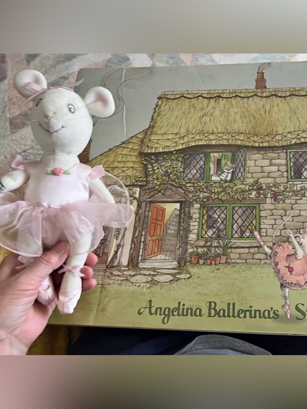 Angelina Ballerina Story Book Cottage - 2000